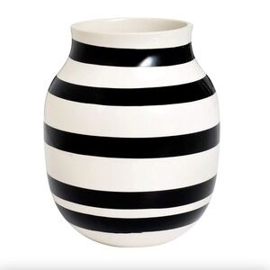Kähler Omaggio vase  Black / Cream Striped Scandinavian Minimalist